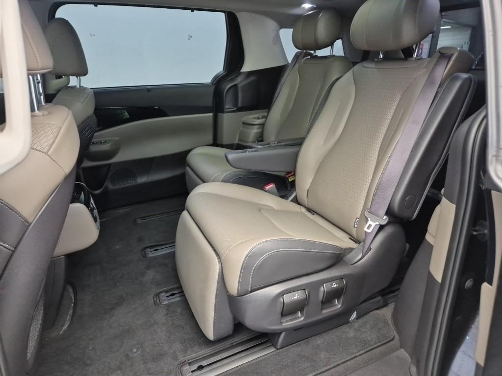 KIA Carnival - Vista 12