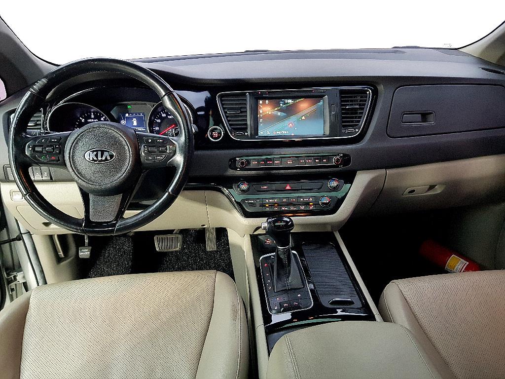 KIA Carnival - Vista 5