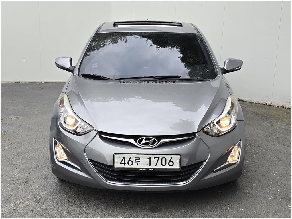 HYUNDAI Avante - Vista 2