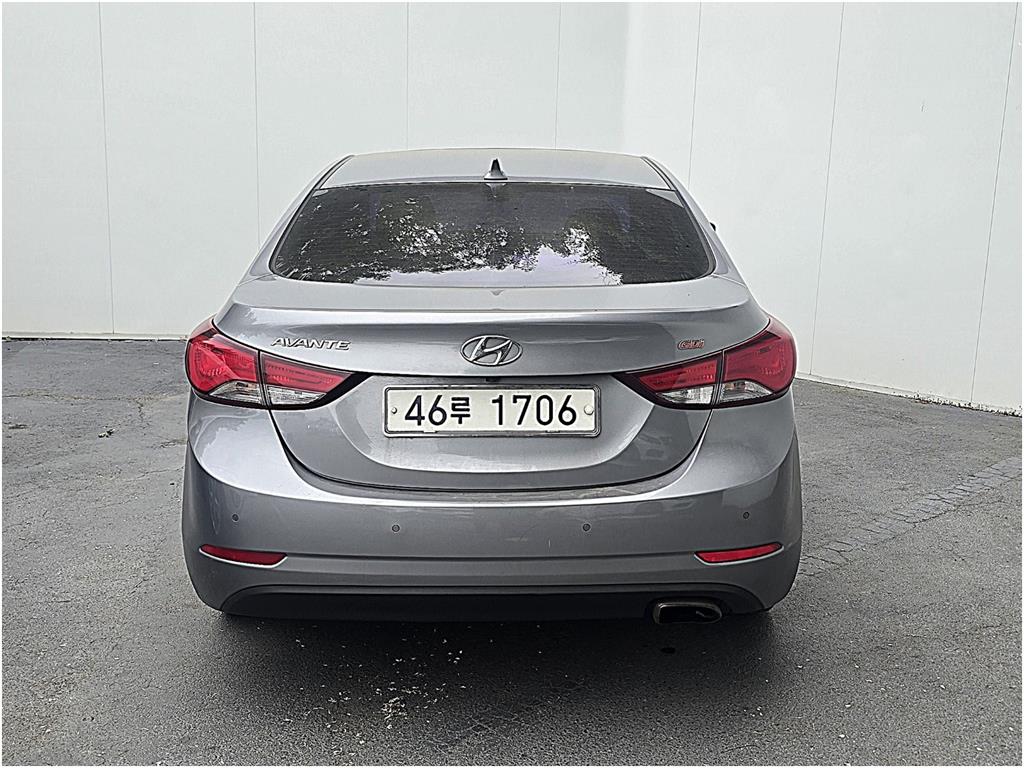 HYUNDAI Avante - Vista 4