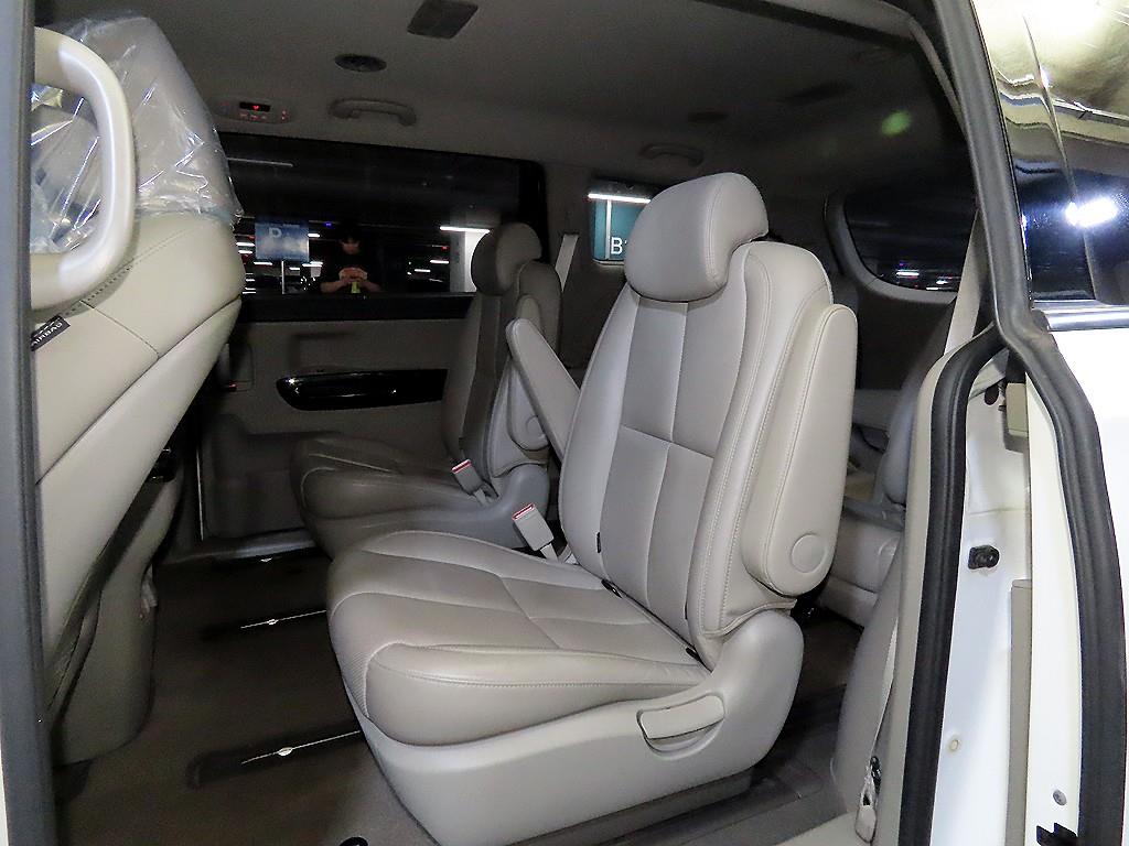 KIA Carnival - Vista 7