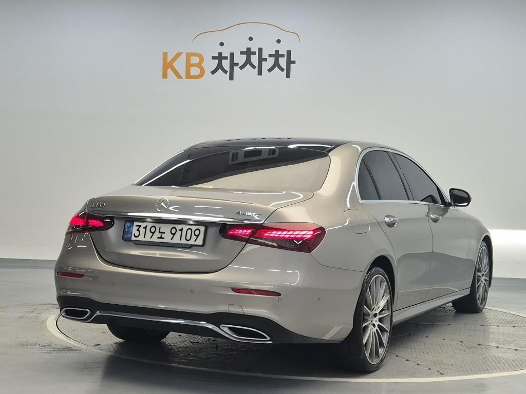 Mercedes Benz E class - Vista 3