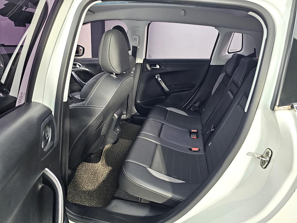Peugeot 2008 - Vista 8