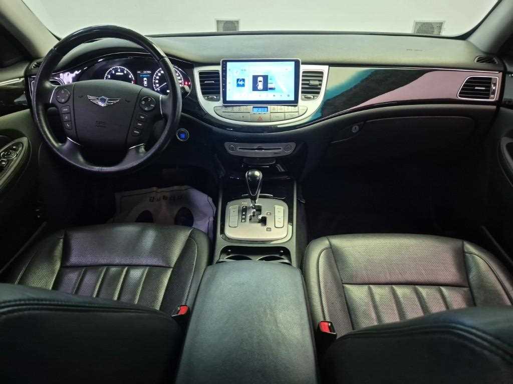 HYUNDAI Genesis - Vista 7