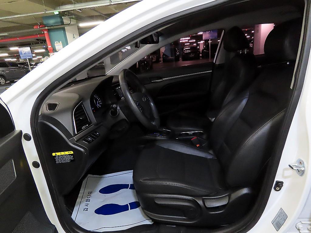HYUNDAI Avante - Vista 6
