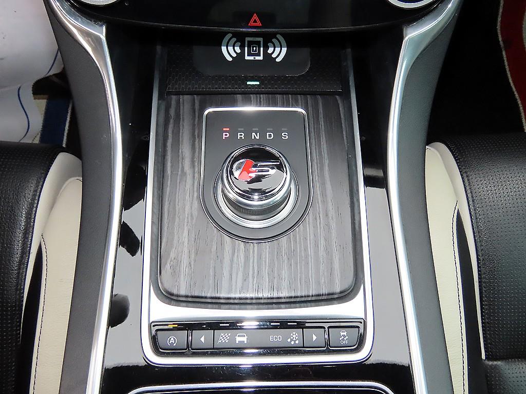Jaguar XF - Vista 11