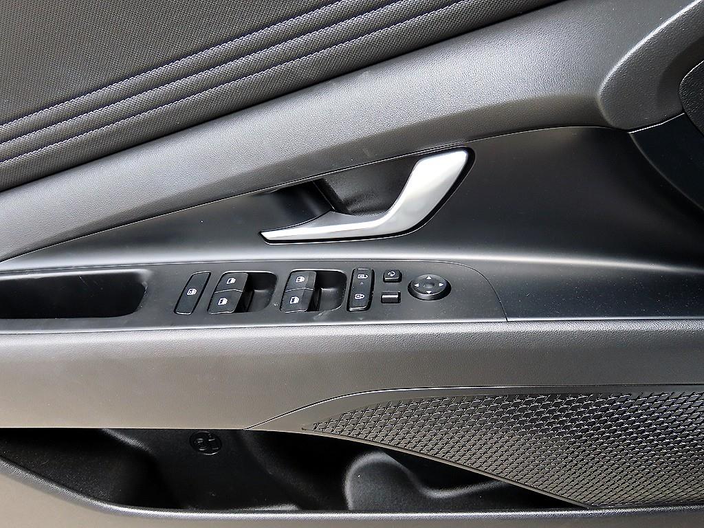 HYUNDAI Avante - Vista 11