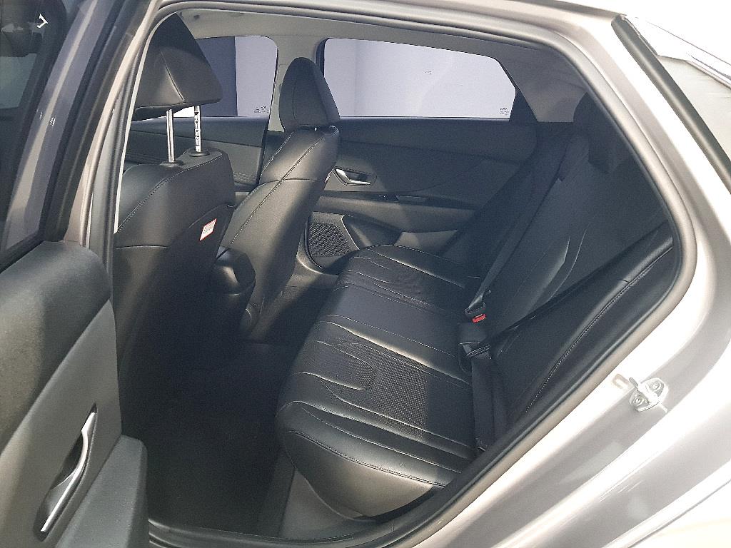 HYUNDAI Avante - Vista 9