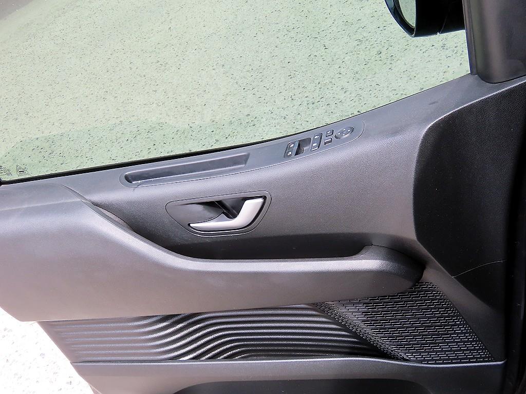 HYUNDAI Staria - Vista 11