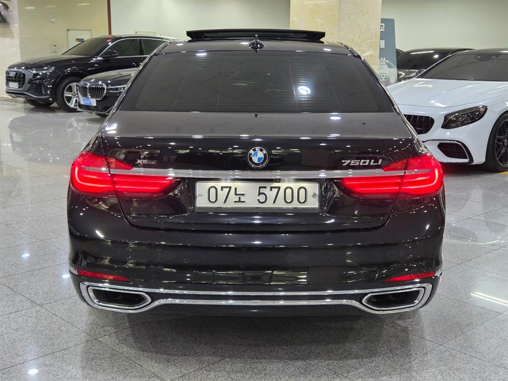 BMW 7 Series - Vista 4