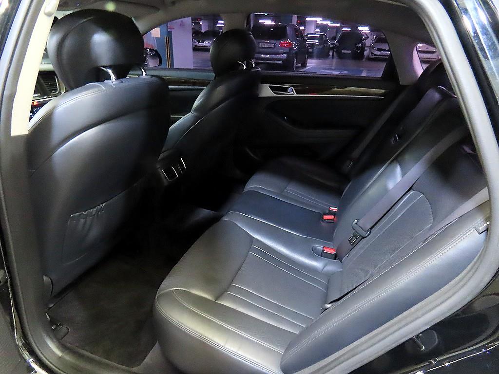HYUNDAI Genesis - Vista 7