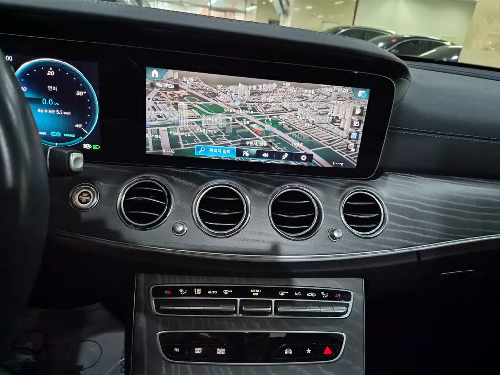 Mercedes Benz E class - Vista 9
