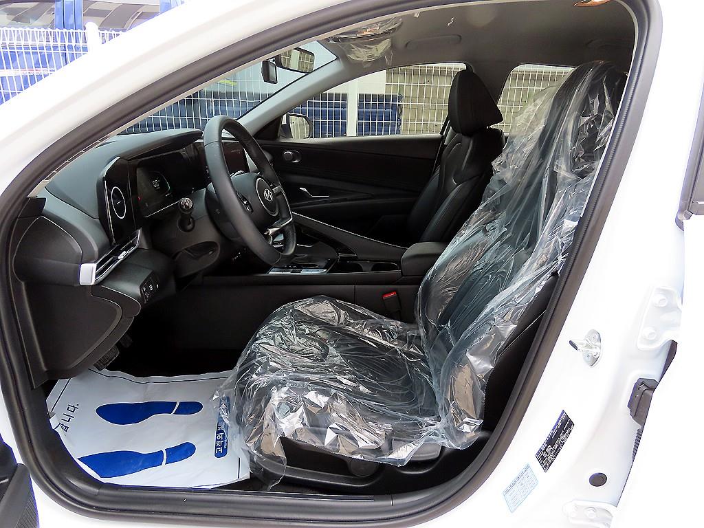HYUNDAI Avante - Vista 5