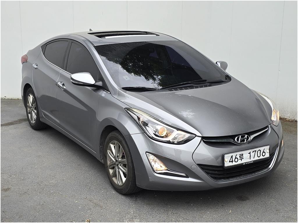 HYUNDAI Avante - Vista 3