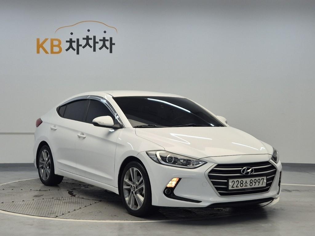 HYUNDAI Avante - Vista 4