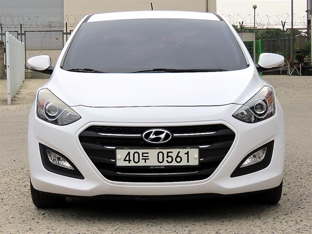 HYUNDAI i30 2015 Blanco - Importación desde Corea - HF Imports Iquique - Foto 1