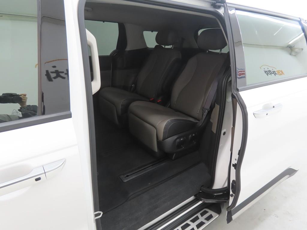 KIA Carnival - Vista 6
