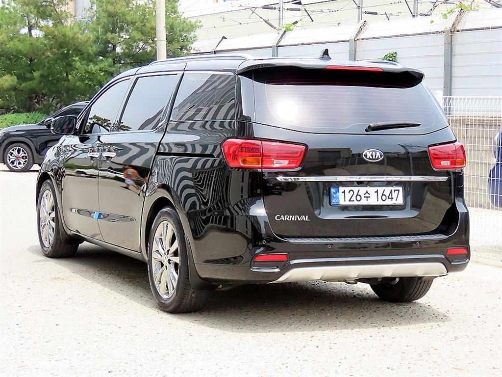 KIA Carnival - Vista 3