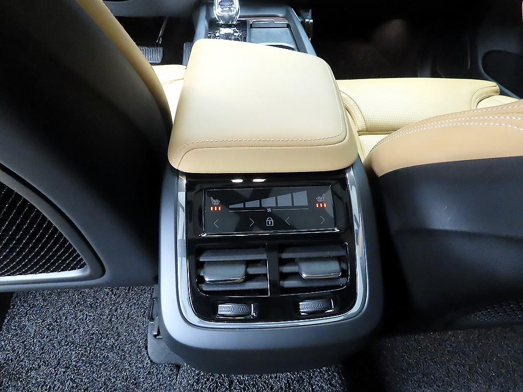 Volvo XC60 2022 Negro - Importación desde Corea - HF Imports Iquique - Foto 15