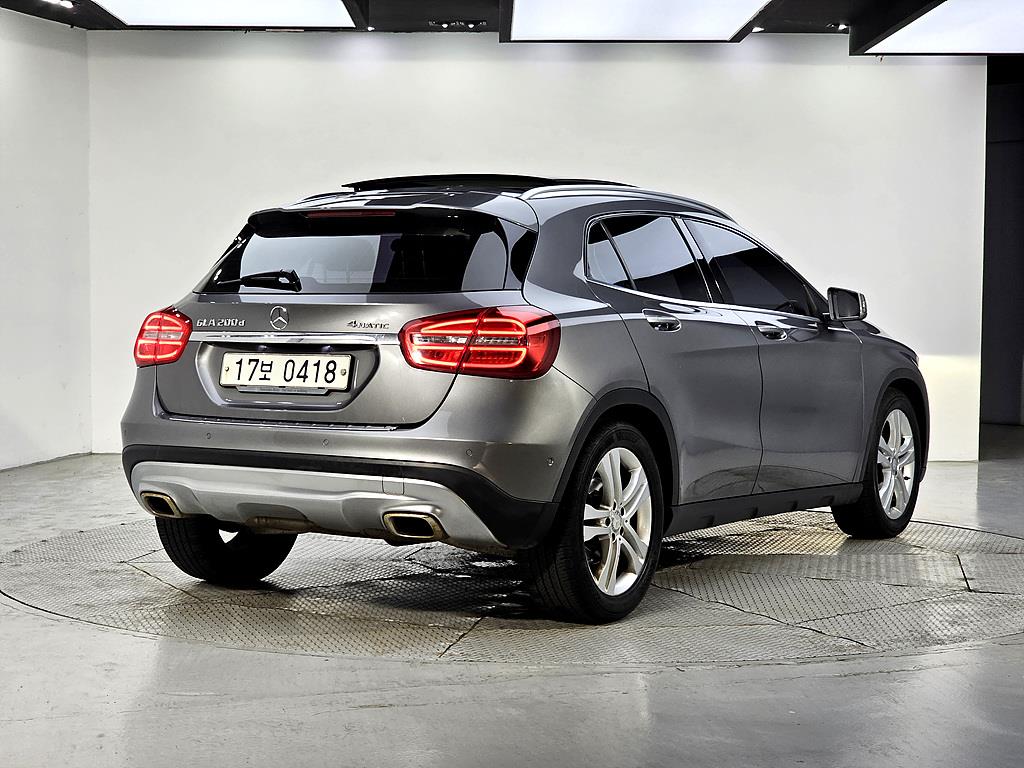 Mercedes Benz GLA Class - Vista 4