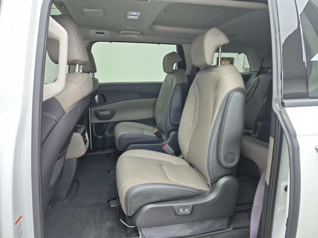 KIA Carnival - Vista 12