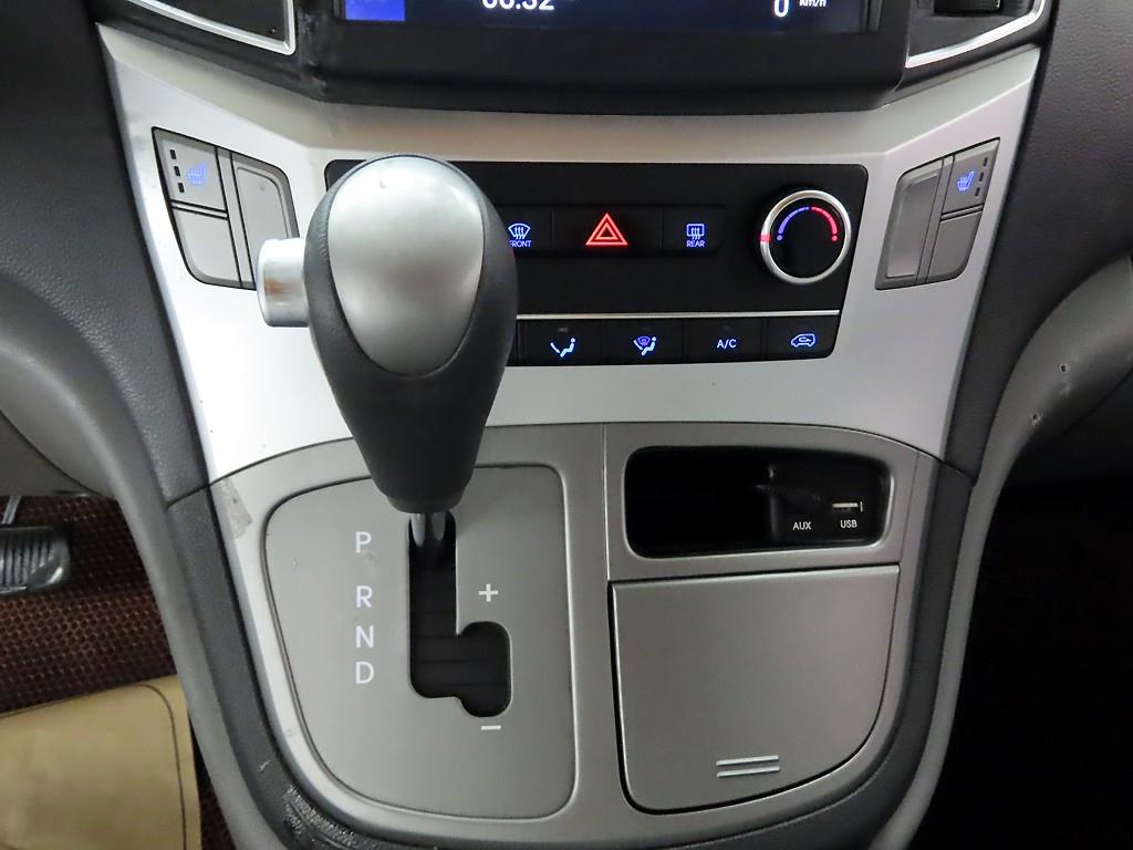HYUNDAI Starex - Vista 9