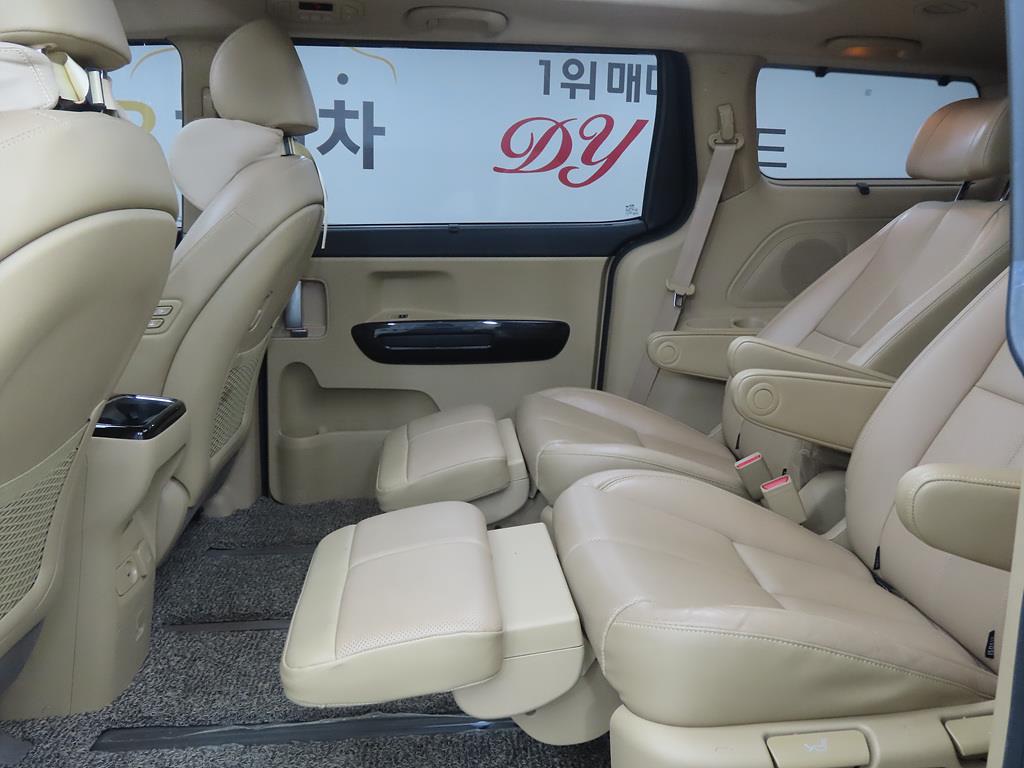KIA Carnival - Vista 6