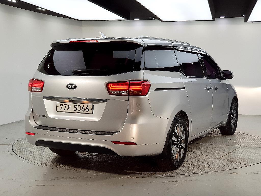 KIA Carnival - Vista 4
