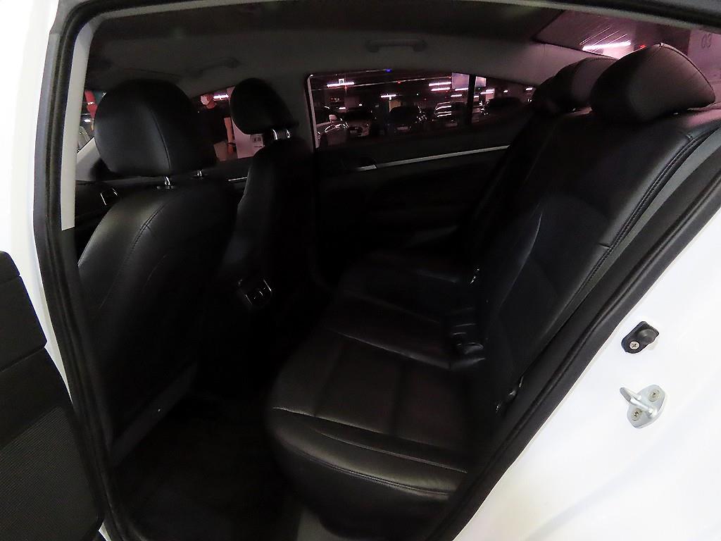 HYUNDAI Avante - Vista 7