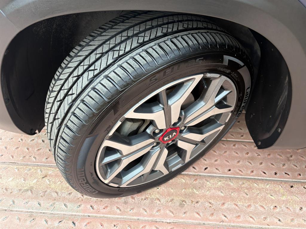 KIA Seltos - Vista 8
