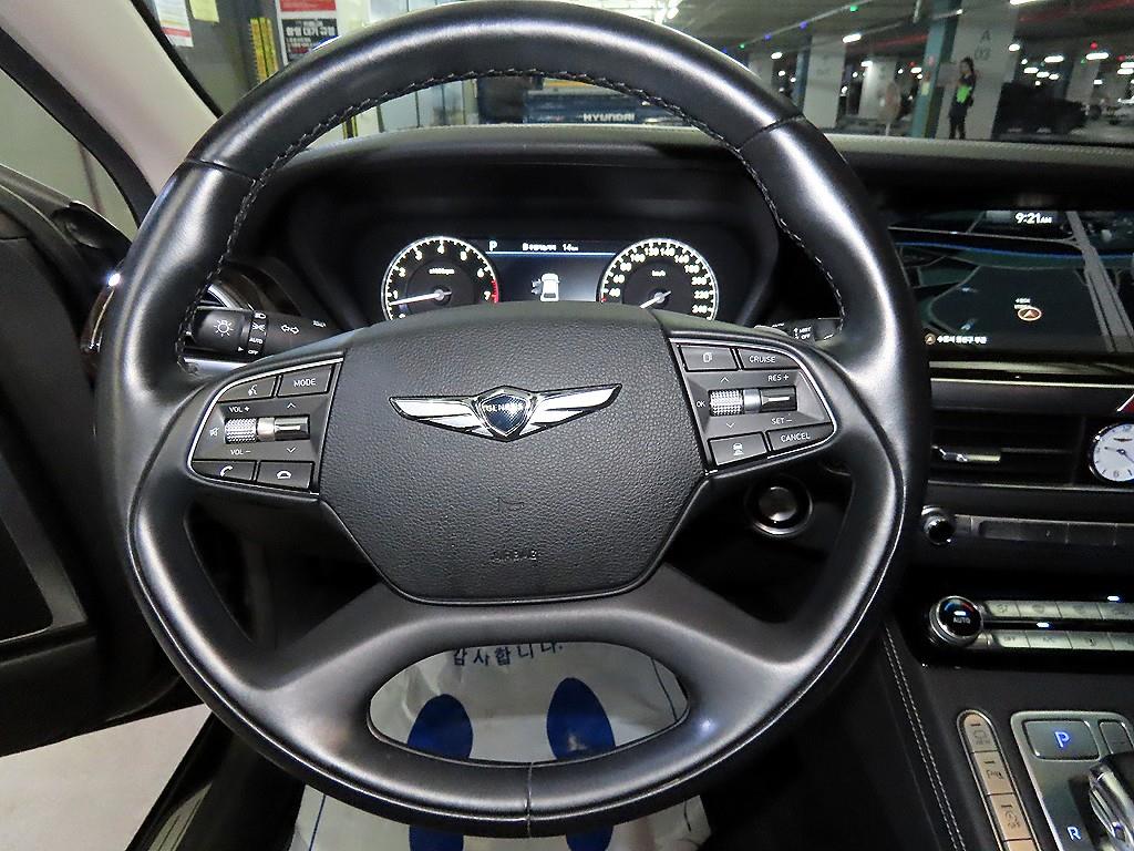 Genesis G90 - Vista 8