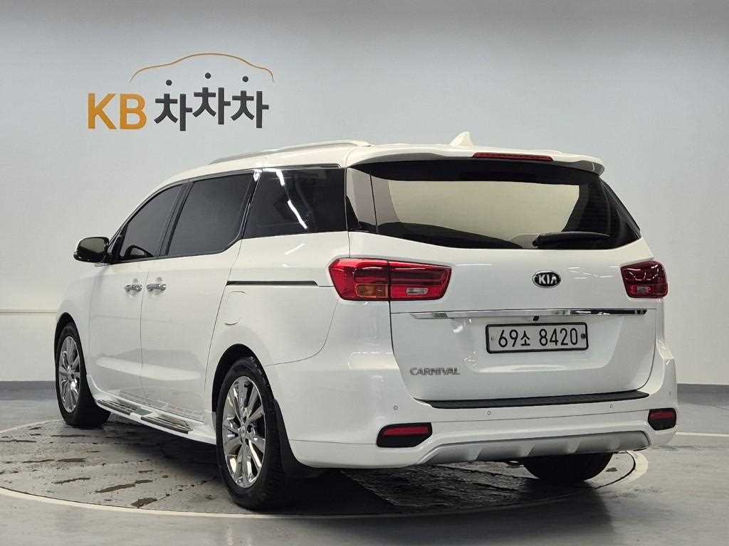 KIA Carnival - Vista 2