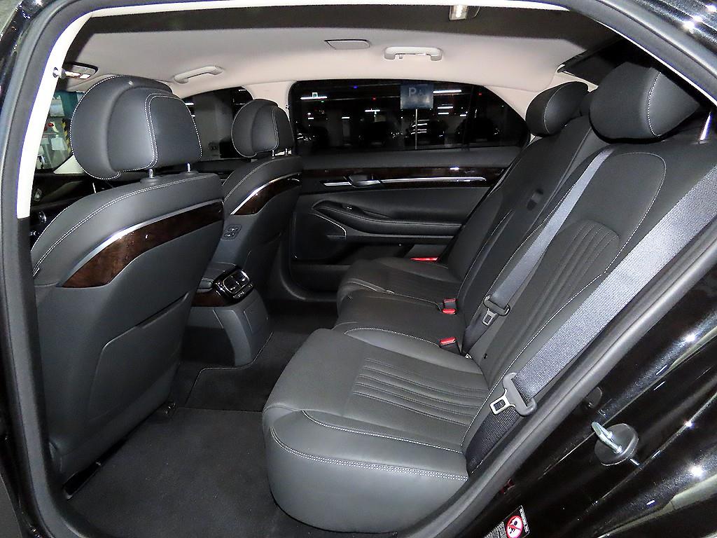 Genesis G90 - Vista 7