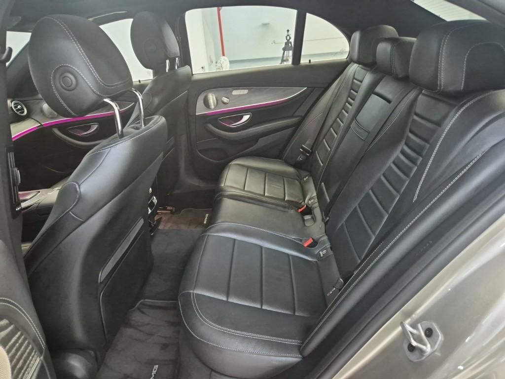Mercedes Benz E class - Vista 12