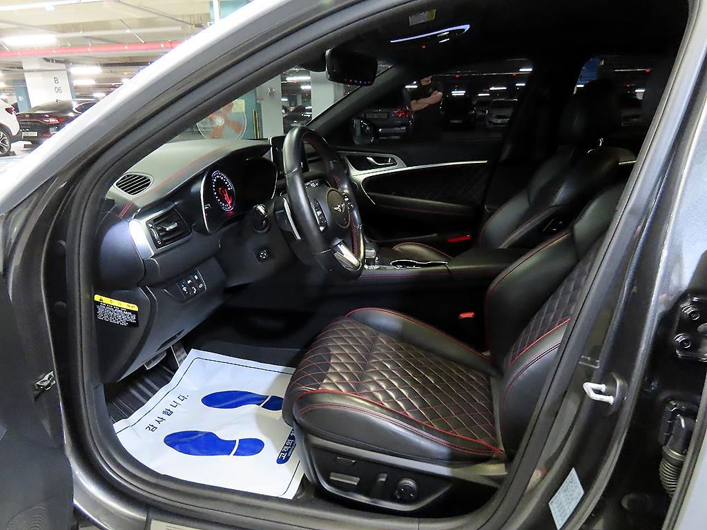 Genesis G70 - Vista 6