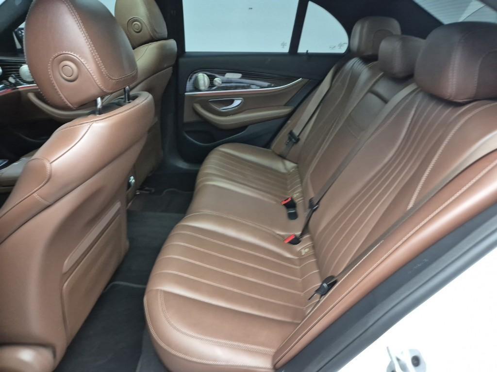 Mercedes Benz E class - Vista 12