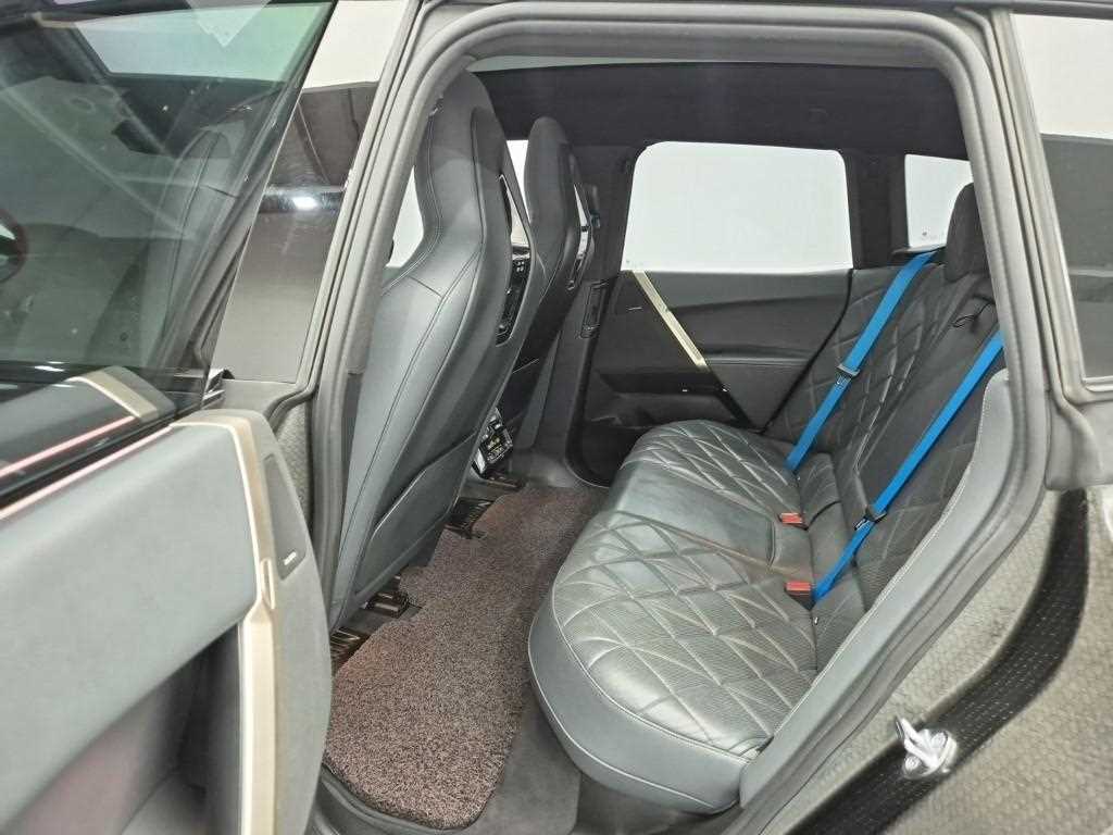 BMW iX - Vista 12