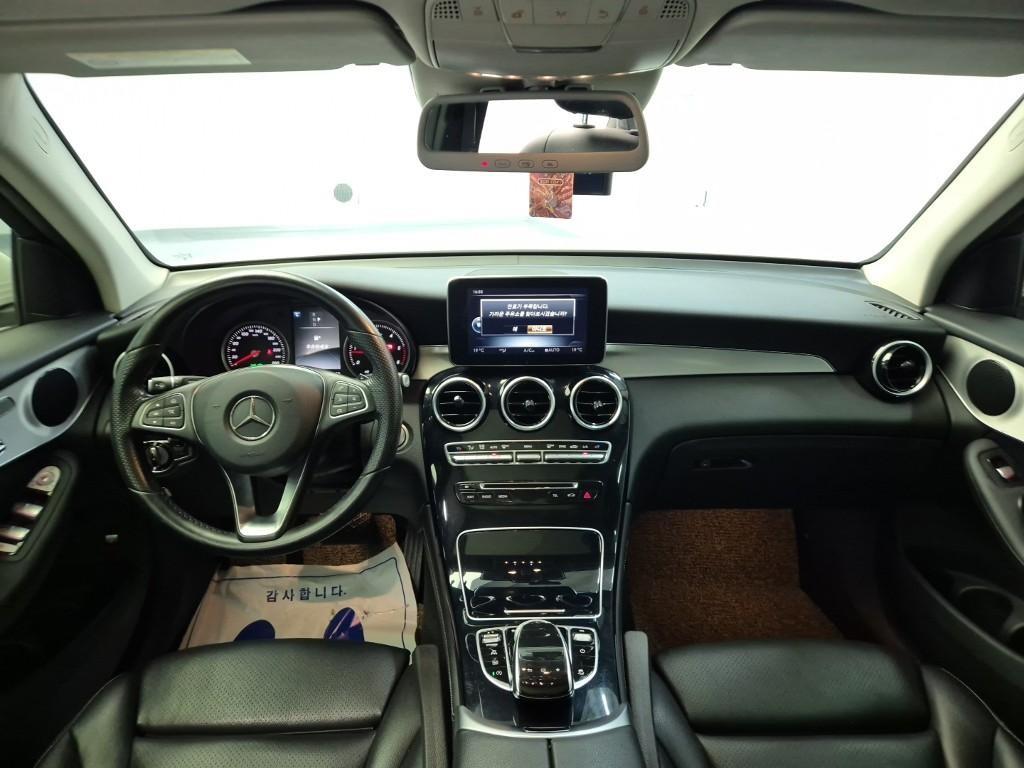 Mercedes Benz GLC Class - Vista 5