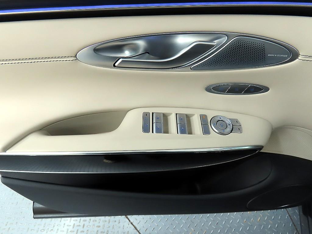 Genesis GV70 - Vista 11