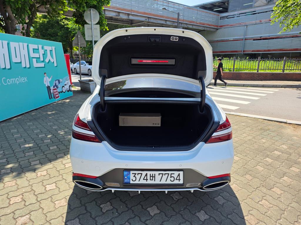 Genesis G70 - Vista 4