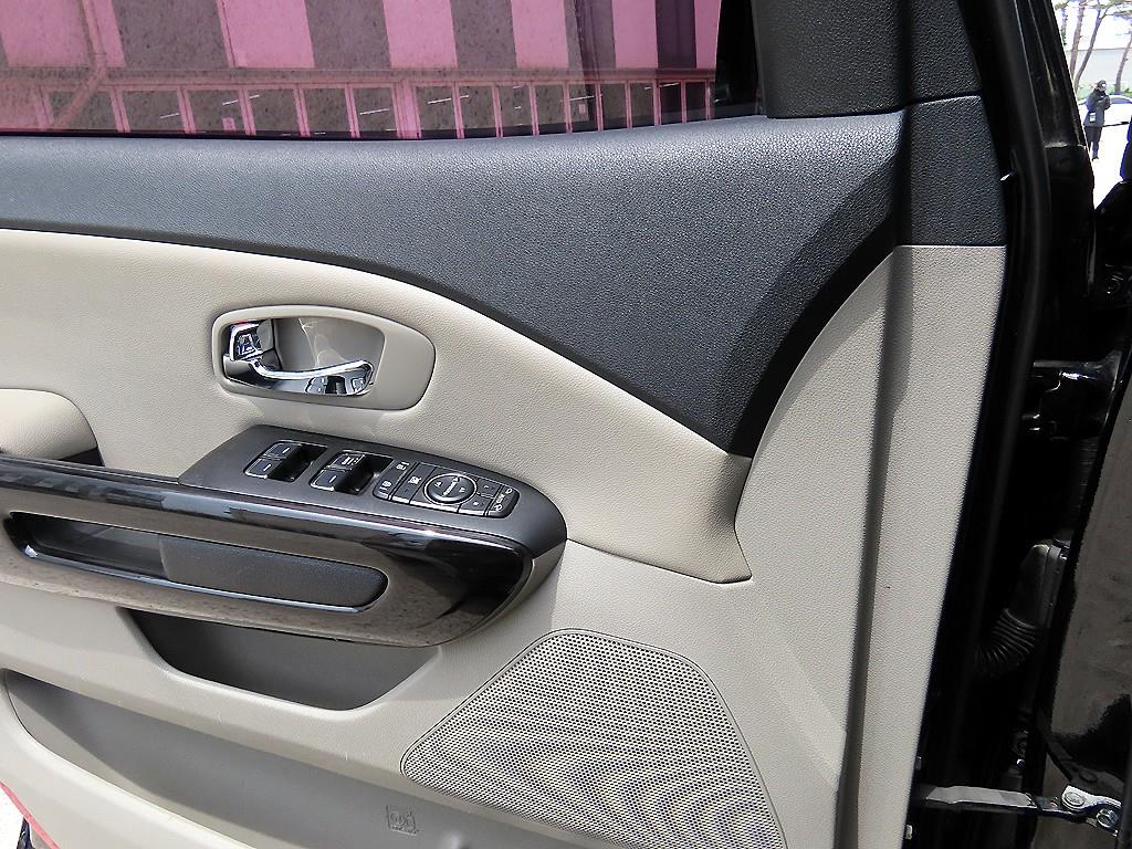 KIA Carnival - Vista 12