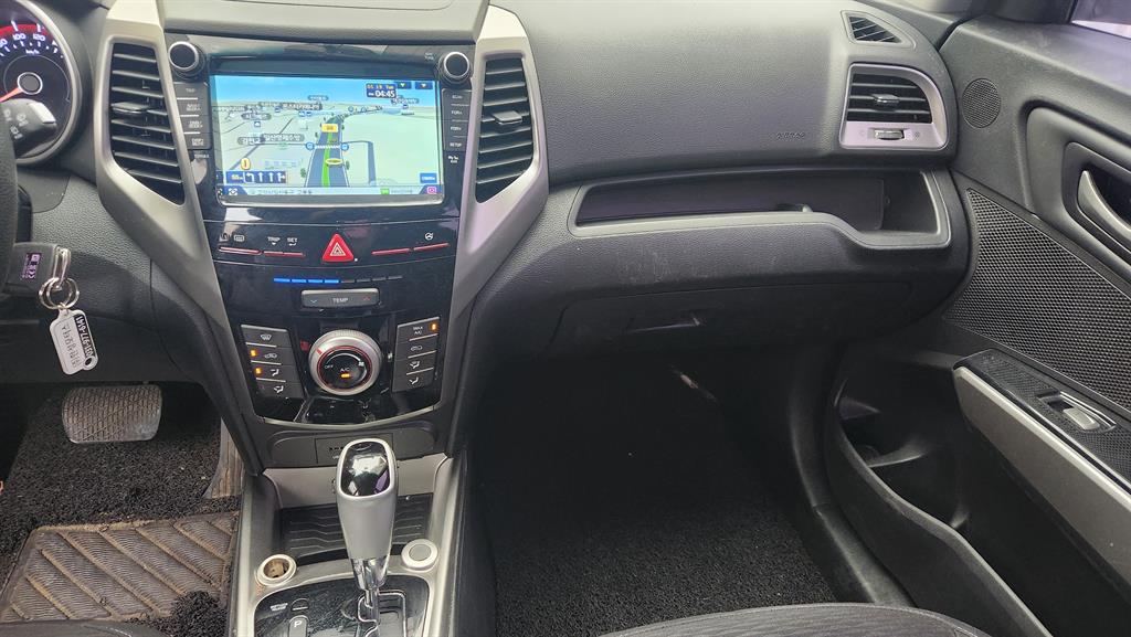 Ssangyong Tivoli - Vista 10