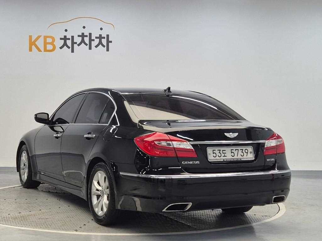 HYUNDAI Genesis - Vista 2