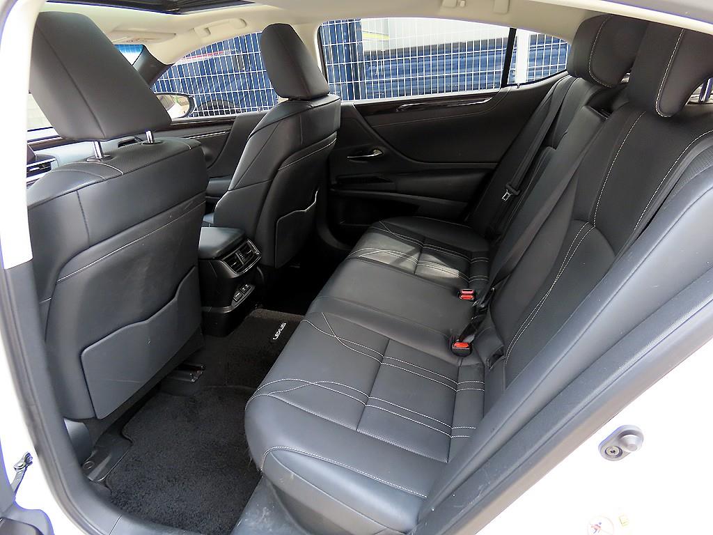 Lexus ES - Vista 6