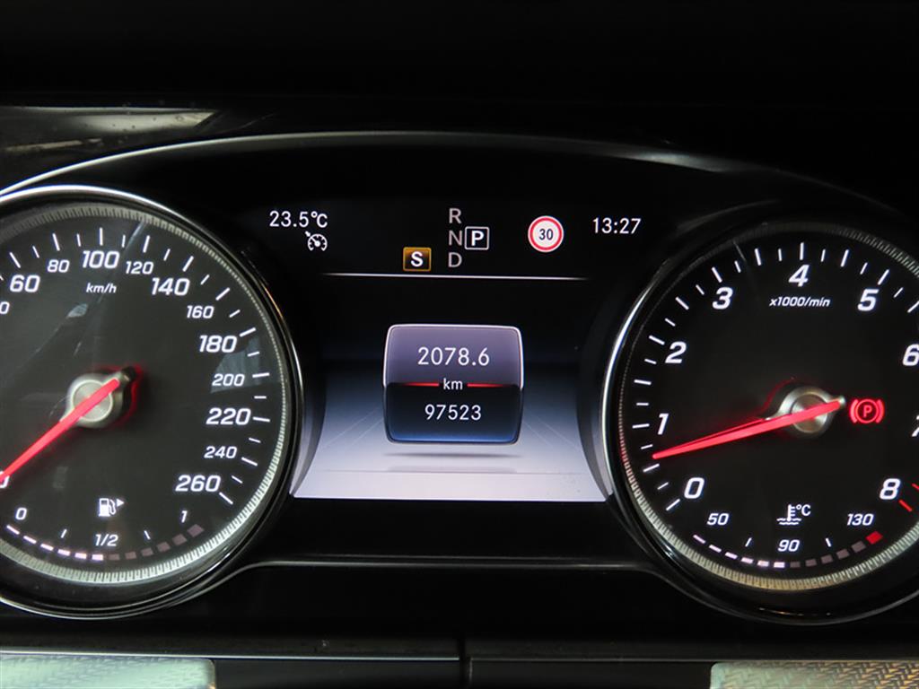 Mercedes Benz E class - Vista 9