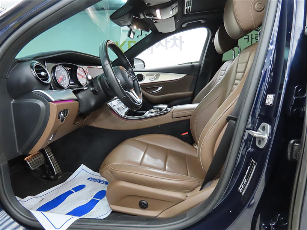 Mercedes Benz E class - Vista 5