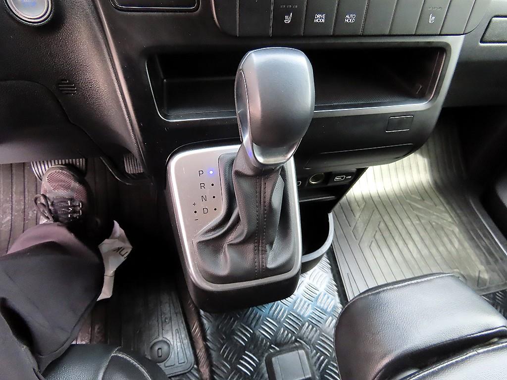 HYUNDAI Staria - Vista 10
