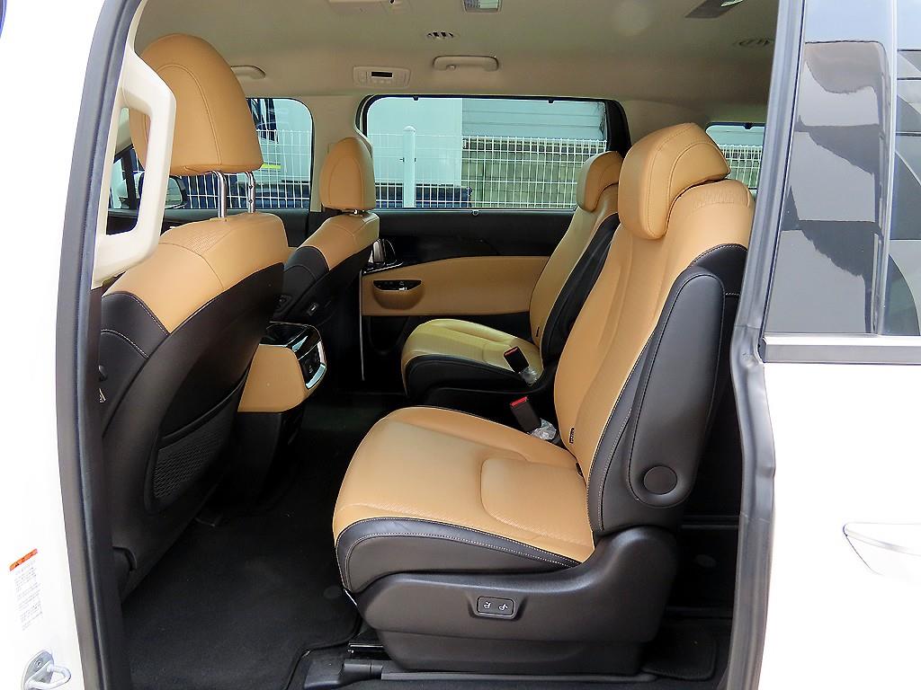 KIA Carnival - Vista 6