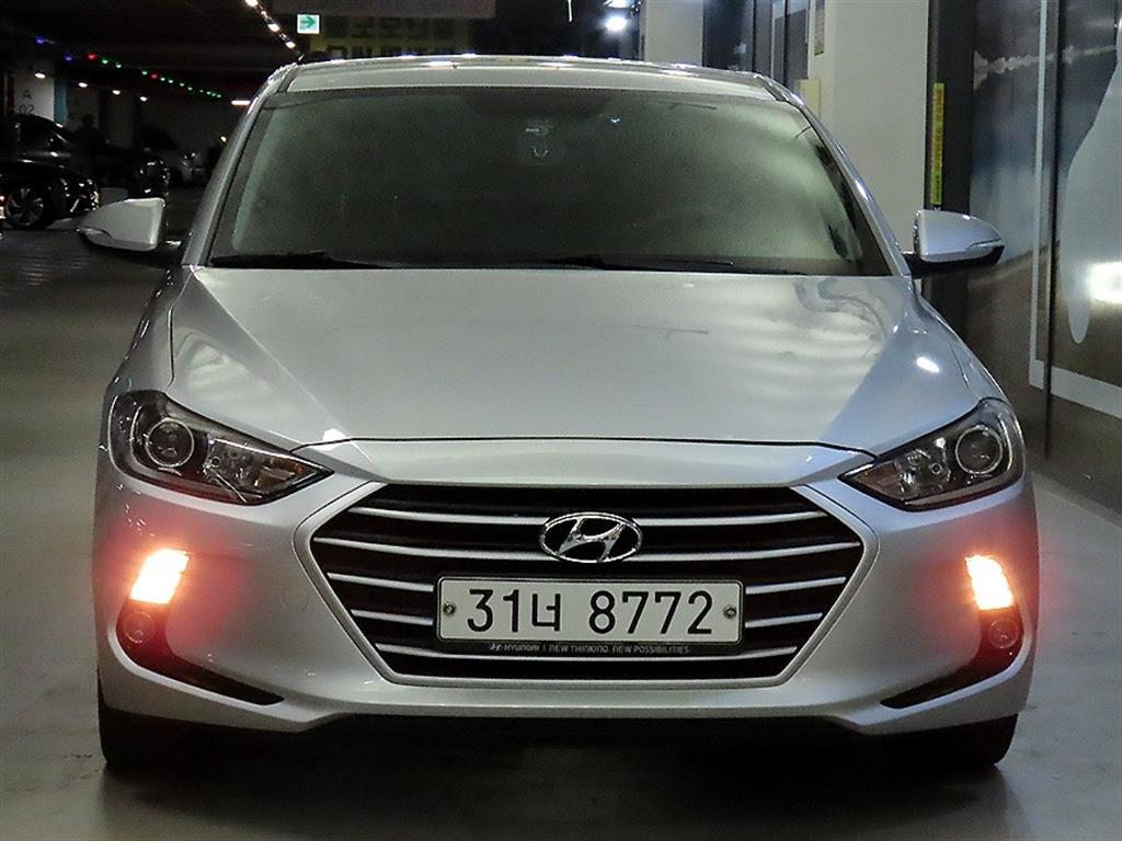 HYUNDAI Avante - Vista 2