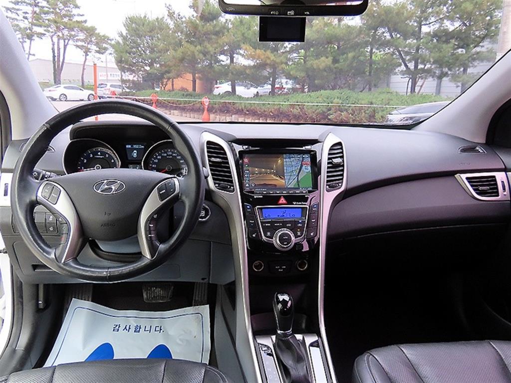 HYUNDAI i30 - Vista 7